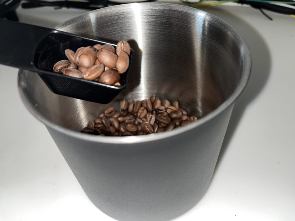 100gの豆をいれたキャニスター