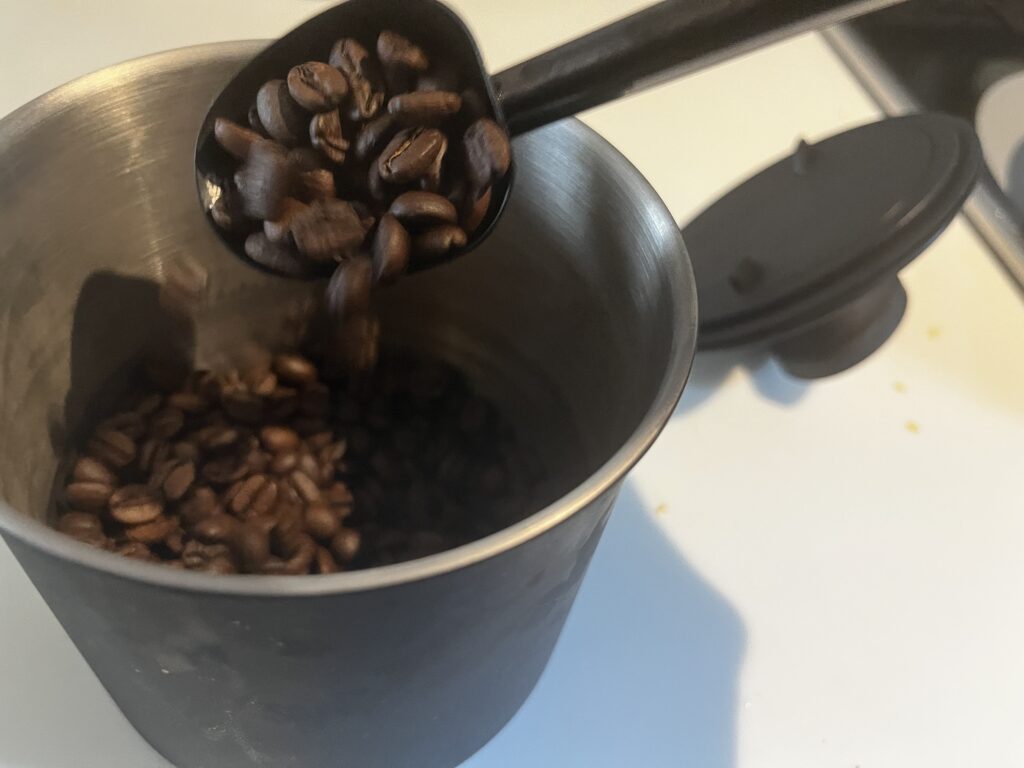 キャニスターとスプーン